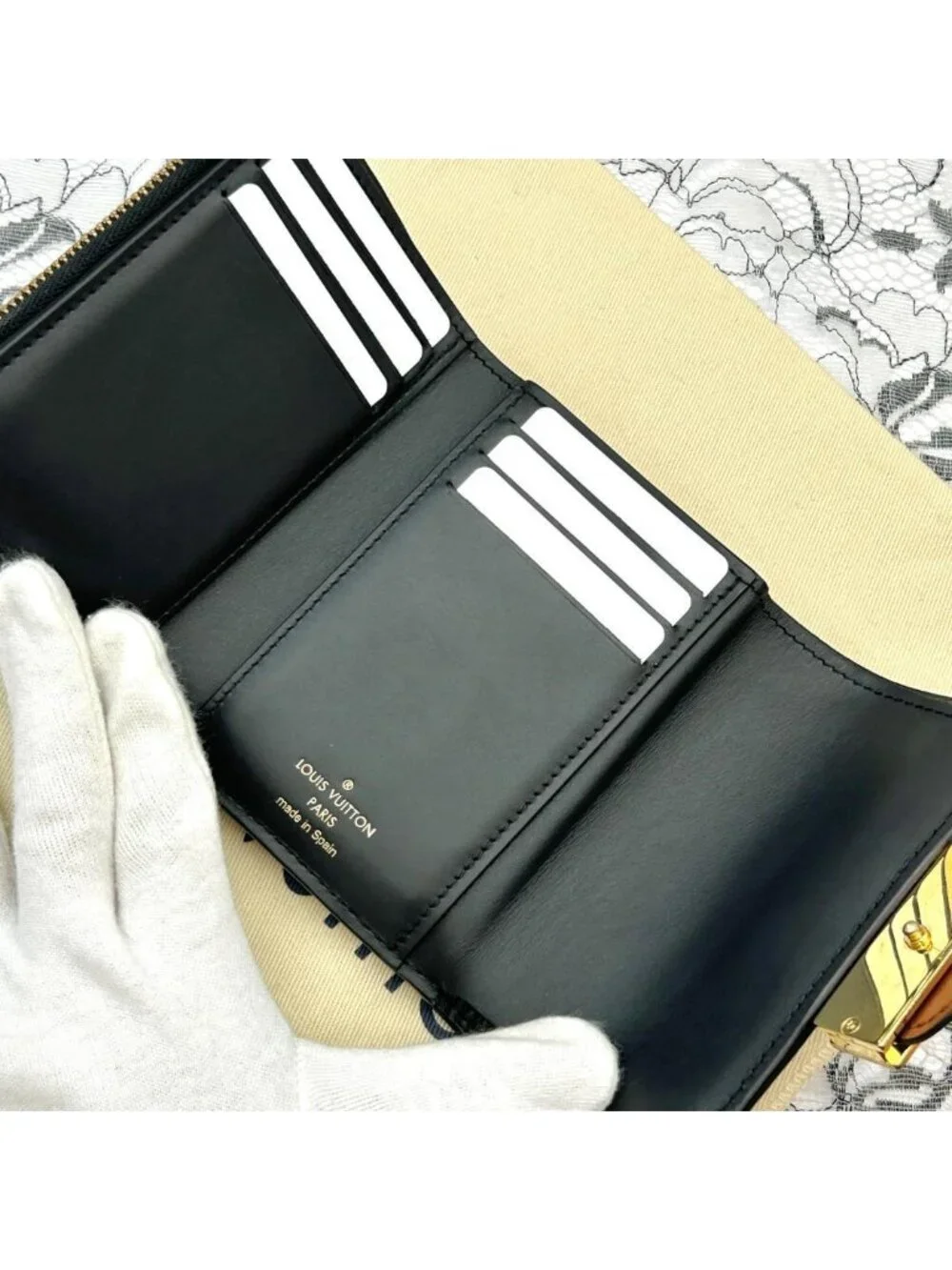 Louis Vuitton Portefeuille Dauphine Compact Fold Wallet